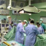 Tetraplegico recupera l'uso delle mani grazie ad intervento innovativo: bypassata lesione del midollo