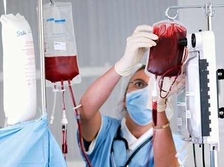 Donna muore per errata emotrasfusione: analisi deontologica e responsabilità infermieristica