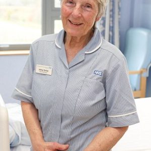 La singolare storia di Jenny Turner, l’infermiera britannica che ha motivato professionisti all’umiltà