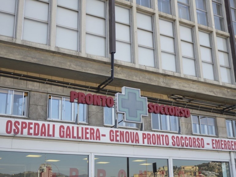 Genova, Ospedale Galliera: in venti infermieri no vax rischiano la sospensione