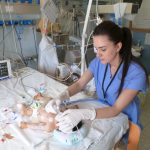 Gli Infermieri pediatrici dicono basta: "Il bambino non è un piccolo adulto"