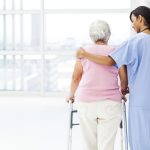 Case di riposo: 1 infermiere assiste 47 ospiti. Livelli di assistenza adeguati?