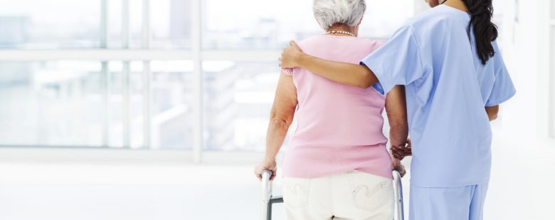 Case di riposo: 1 infermiere assiste 47 ospiti. Livelli di assistenza adeguati?