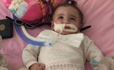 Marwa, in fin di vita a 15 mesi. Medici e Giudici vogliono staccare la spina, i Genitori si oppongono