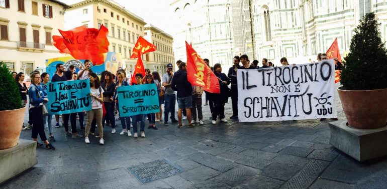 Protesta degli studenti di infermieristica di Firenze: no al taglio del contributo