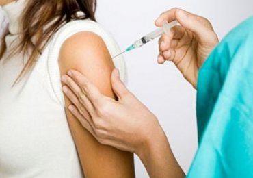 Regione Emilia-Romagna, medici ed infermieri obbligati a vaccinarsi: chi rifiuta sarà trasferito