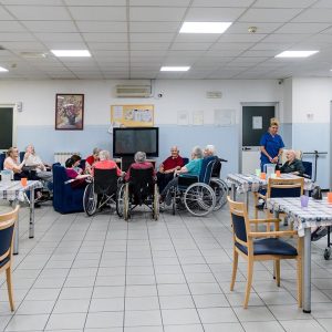 "Nella Residenza per Anziani comandano le RAA: sono OSS con incarichi che rasentano l'illegalità": la denuncia di un tirocinante