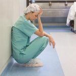 Mobbing in corsia: come riconoscerlo e combatterlo