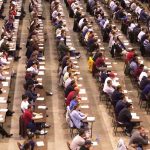 Domande assurde e cellulari in aula durante il concorso: presentato esposto alla Procura della Repubblica