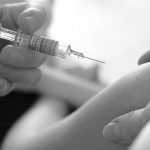 "La bambina va vaccinata anche senza il consenso della madre"