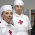Le Crocerossine offrono prestazioni infermieristiche alla popolazione: quando finirà l’abuso di professione?