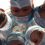 Scrivere il proprio nome sul copricapo in sala operatoria migliora la sicurezza per il paziente?