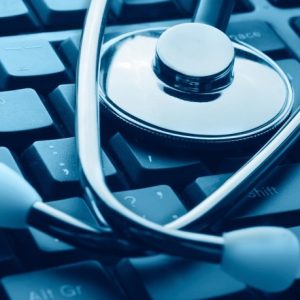 Informazioni mediche online: allarmi fake news e automedicazione