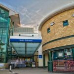 Inghilterra, infermiera sorpresa a prenotare le vacanze dal computer di lavoro: colpevole?