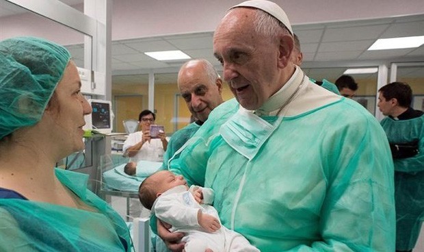 Papa Francesco riceverà una delegazione nazionale di infermieri in udienza privata