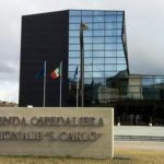 Chiama il reperibile durante una doppia emergenza: infermiere denunciato dal primario