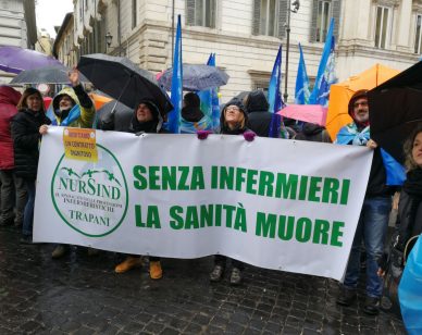 LIVE | Sciopero nazionale di 24ore a Roma in piazza Santi Apostoli, a Roma. 19