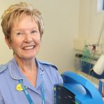 Va in pensione l'infermiera più anziana del Regno Unito