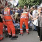 Medico, infermiera e autista del 118 insultati e malmenati: costretti a fuggire per evitare il linciaggio della folla 1