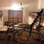 Intervengono per un Tso: il paziente li insegue armato di spada