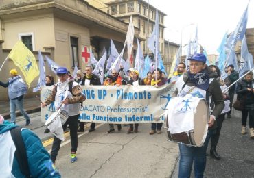 Torino, traffico in tilt per il corteo degli infermieri