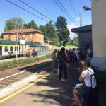 Casorate (Varese), donna resta incastrata sotto un treno: decisivo l'intervento di un'infermiera