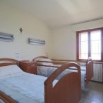 Latina: anziana rinchiusa in gabbia in casa di riposo. Arrestati 5 Oss