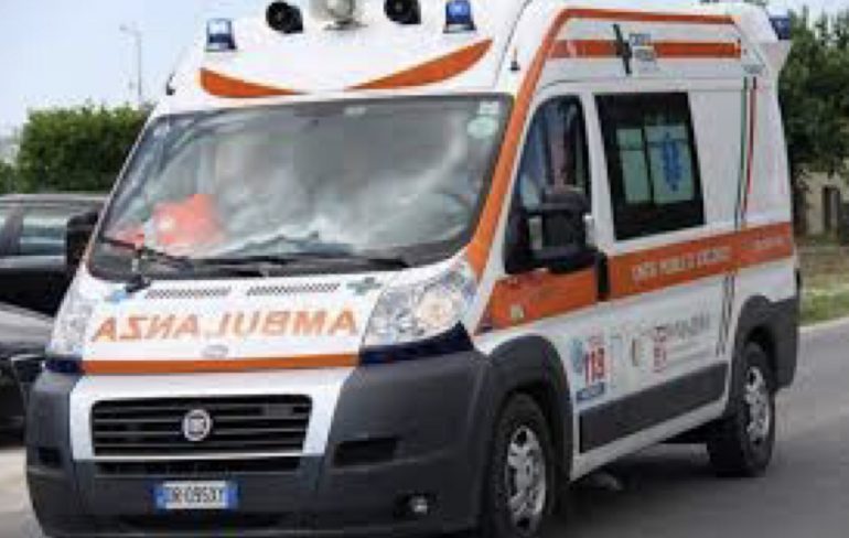 Napoli: ambulanza rubata ed equipaggio del 118 sequestrato 1