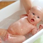 Salerno, immerso in acqua bollente in Neonatologia: ustioni sul 50% del corpo