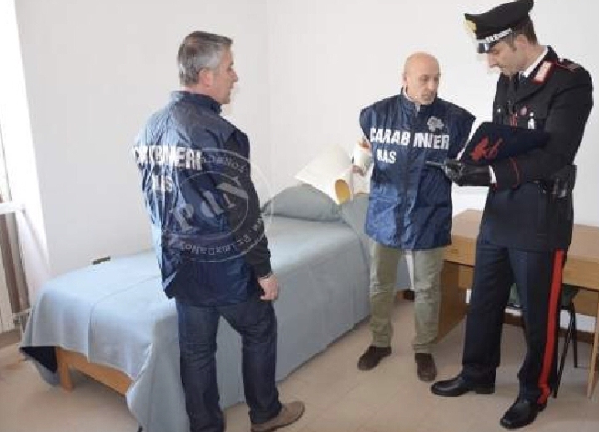 Anziani maltrattati e chiusi a chiave in casa di riposo abusiva: arrestato titolare