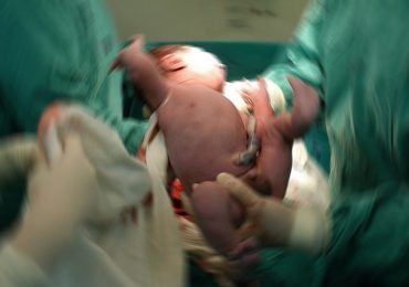 Bologna, primo trapianto di utero: nasce un bimbo in perfetta salute