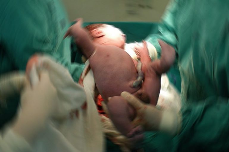 Bologna, primo trapianto di utero: nasce un bimbo in perfetta salute