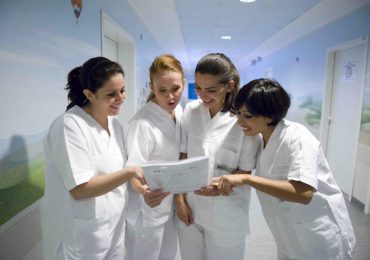 Gli infermieri neolaureati soddisfatti da docenti e CdL: sognano di lavorare grazie al Jobs Act