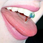 I piercing alla lingua provocano periodontite: i risultati della ricerca