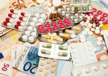 Le Regioni possono abbassare il prezzo di un farmaco per adeguarlo agli equivalenti giunti sul mercato. Lo dice il tribunale di Torino