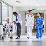 Macerata, infermiere licenziato per “giusta causa”: svolgeva lavoro autonomo non autorizzato