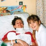 Potenza dei social: dopo 30 anni, rintraccia l’infermiera che l’ha aiutata a superare il cancro