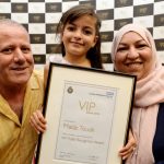 Salva sua madre a soli 6 anni, la sua telefonata ai soccorsi diventa uno spot