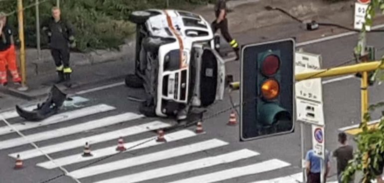 Scontro tra automedica ed utilitaria: infermiere, medico ed autista feriti