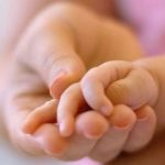 Svezia, la storia di Lolita: mamma grazie all’utero donato dalla sorella