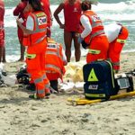 Manca il DAE in infermeria: anziano muore stroncato da infarto in spiaggia