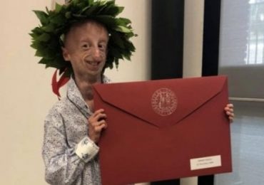 Sammy Basso, volto simbolo della lotta alla Progeria, si laurea con il massimo dei voti