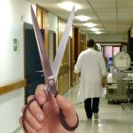 Acireale, medico preso a forbiciate da un paziente