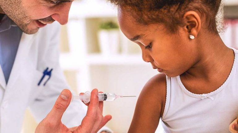 Bimbi e vaccini, toccato un numero record nel 2017