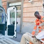 Richiedenti asilo diventano “Angeli Custodi” degli anziani nel piano anti-caldo 2