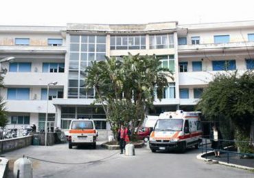Sorrento, il consigliere regionale Borrelli denuncia: “Unico medico in ferie e chemio a rischio sospensione”
