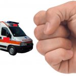 Vibo Valentia, medico e infermiere del 118 pestati da un paziente
