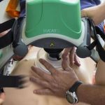 Infermiere rianima paziente con il Lucas: acclamato dalla folla