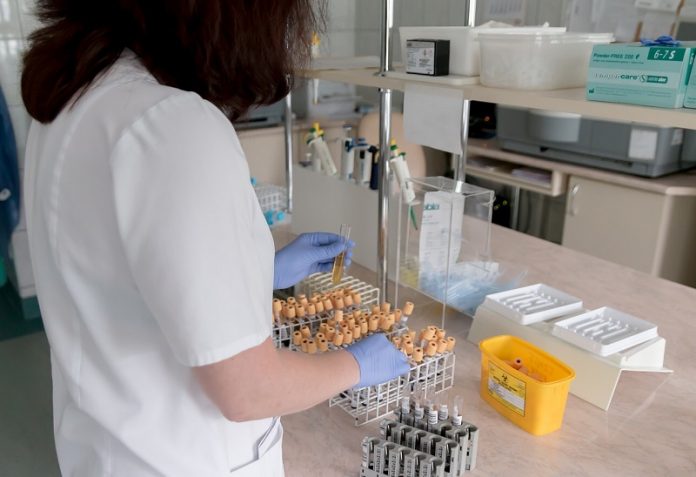 Infermieri costretti a sostituire i tecnici di laboratorio biomedico, la denuncia FIALS