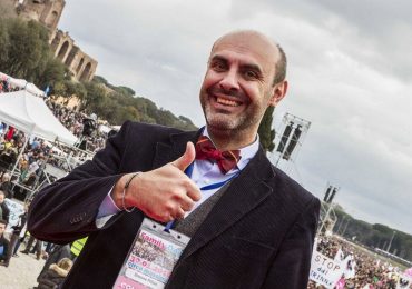 Nuova perla di un senatore italiano: "Via l'aborto, come in Argentina"